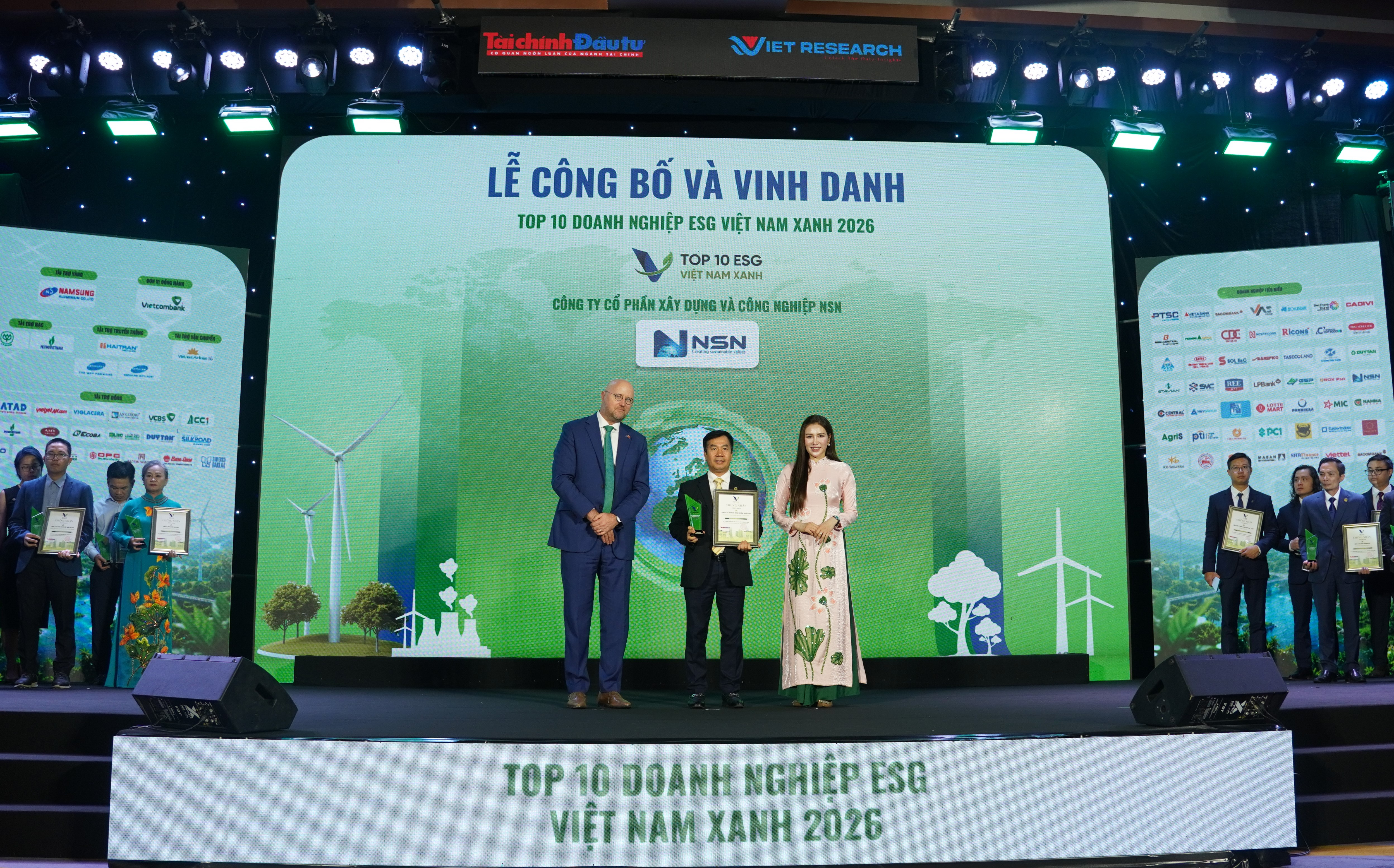 1. Ảnh b&igrave;a